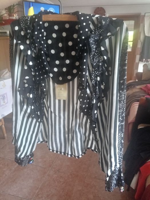 Vând fusta cu cămașă set