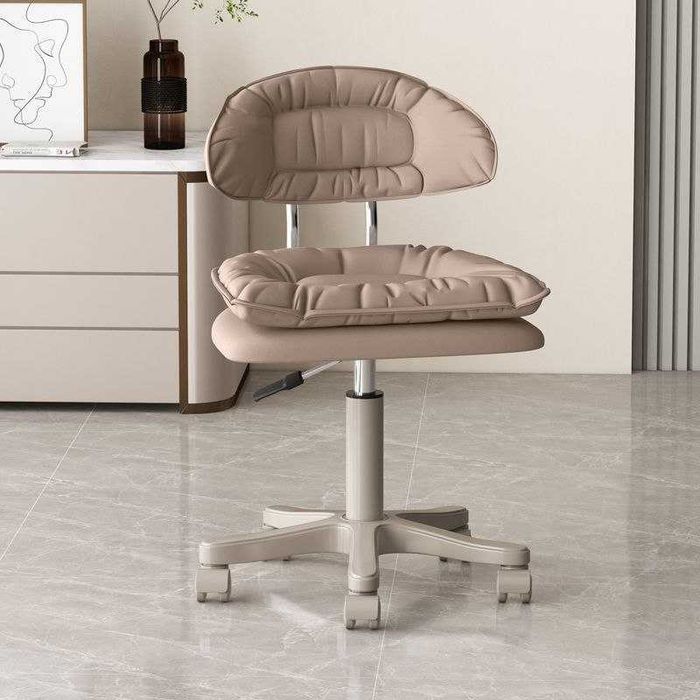 Кресло для компьютер стола. Компактный