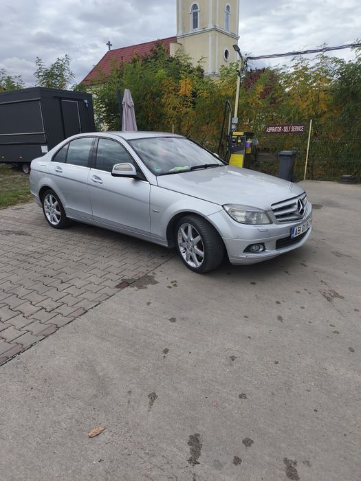 De vânzare Mercedes Benz C320 w204 3 L  224 cai automat  din 2007 cu 284000 km reali dețin raport car vertical