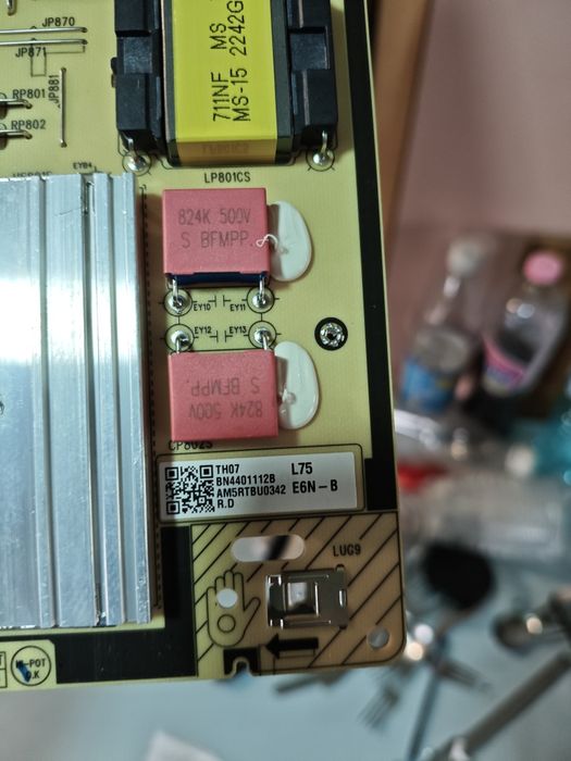 части за SAMSUNG UE75BU8072U