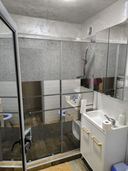 Închiriez garsoniera