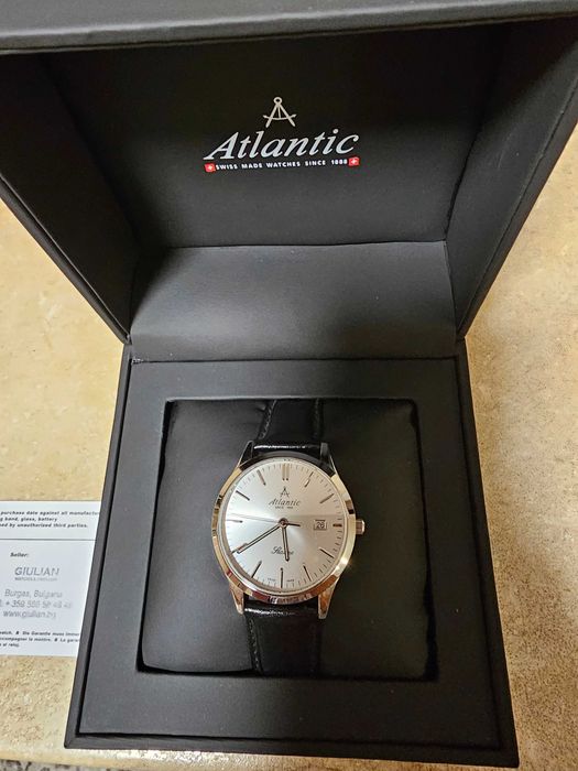 Продавам часовник Candino