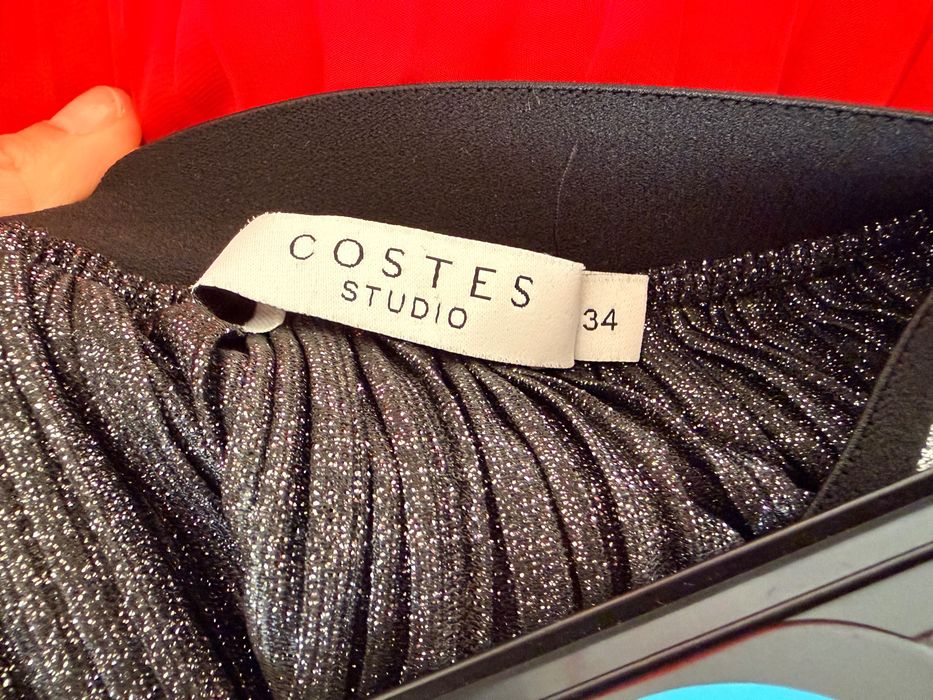 Поли с плисета различни цветове