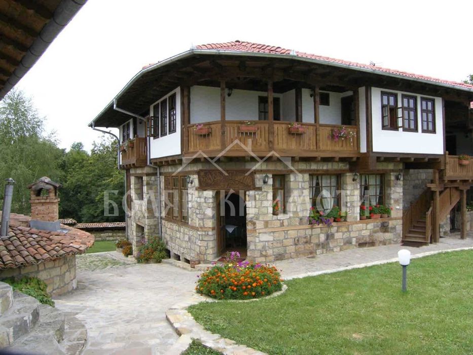 Продава се Хотел в Елена - 1285 кв.м за 779 €/кв.м - Снимка #3