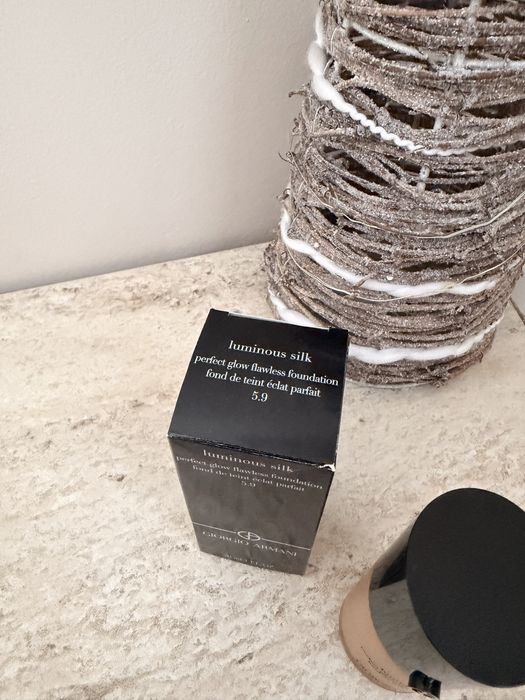 Armani Luminous Silk фон дьо тен