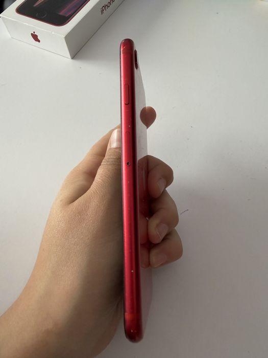 iPhone SE 2020 червен