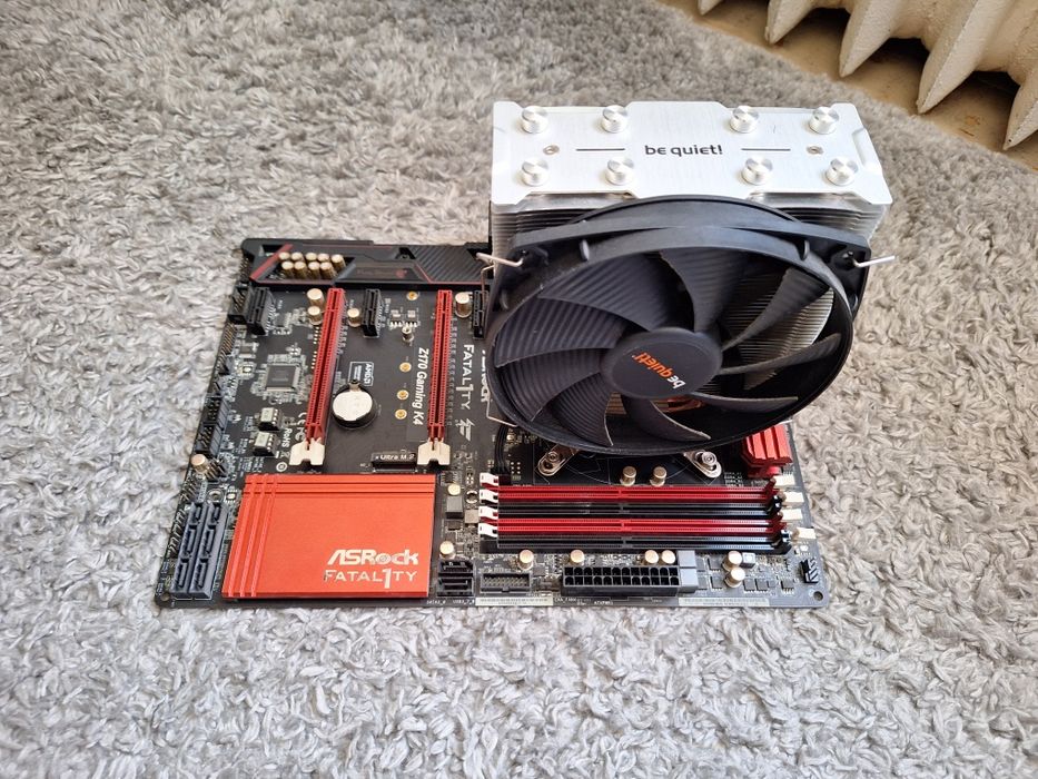 Procesor I7-6700K, placa de baza ASROCK Z170, cooler beQuiet