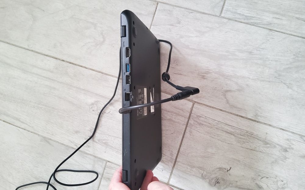 Laptop Acer ES 1 - 111 functional