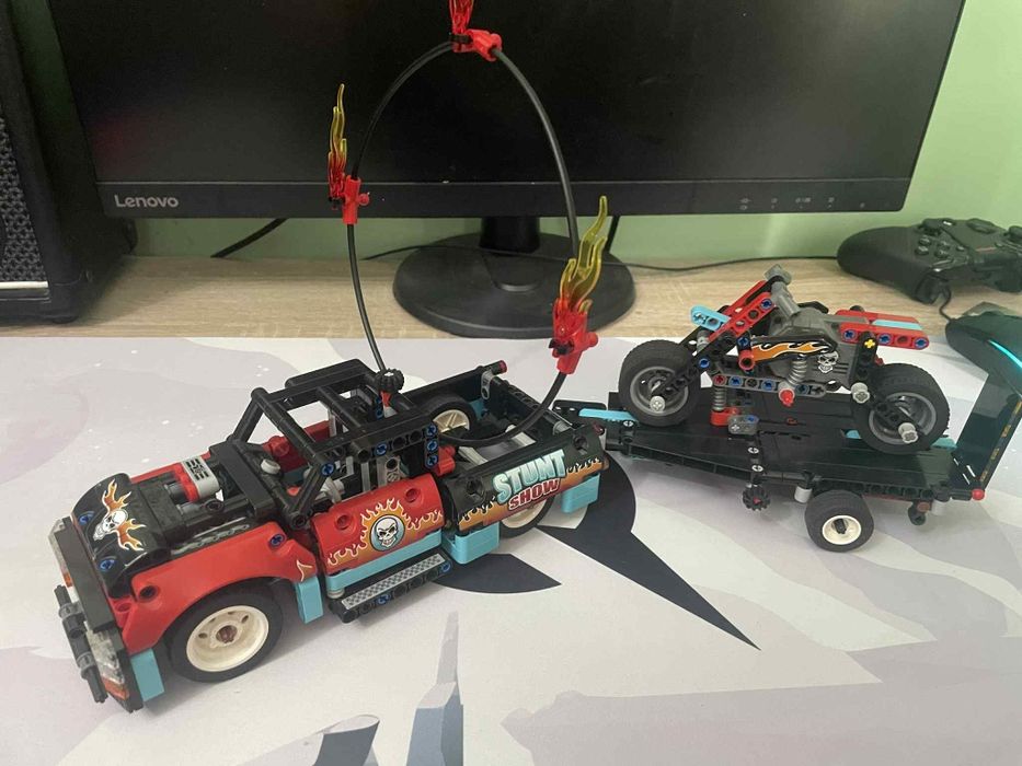 Lego Tehnic Camion și Motocicleta