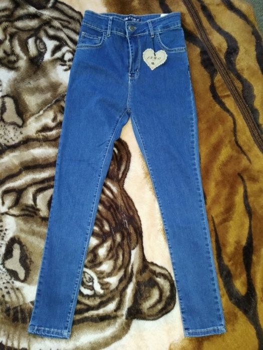Женские джинсы