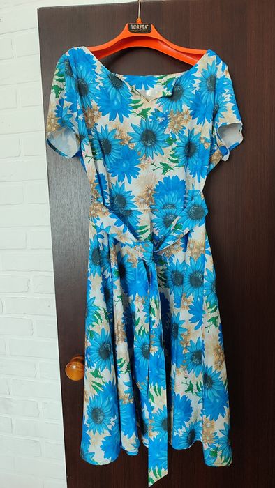 Продам платья 50- 52 размера