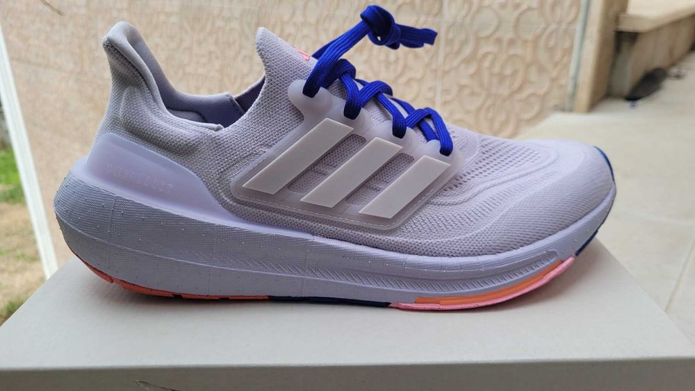 Мъжки обувки  ADIDAS ULTRABOOST  LIGHT  размер  EU42 2/3