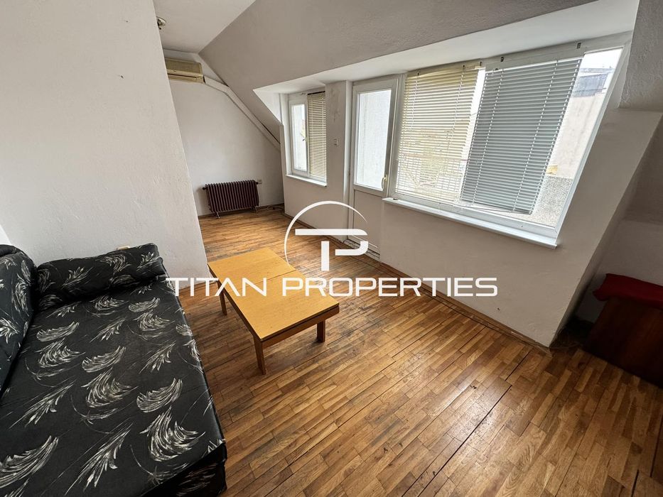 Дава се под наем Двустаен апартамент в Бургас, Център - 50 кв.м за 255 € - Снимка #1