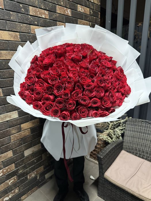 101 роза букетом или в коробке