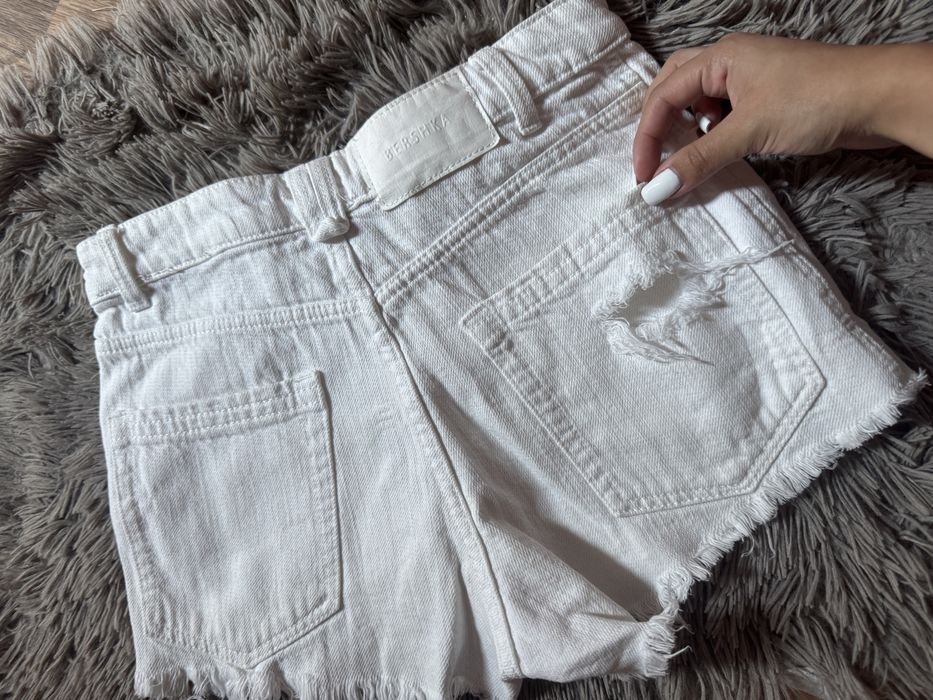 Сиви и бели къси панталони Bershka