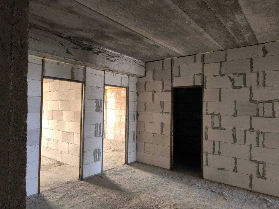 3х комнатная квартира 106кв/м в состоянии коробки, сквозная планировка