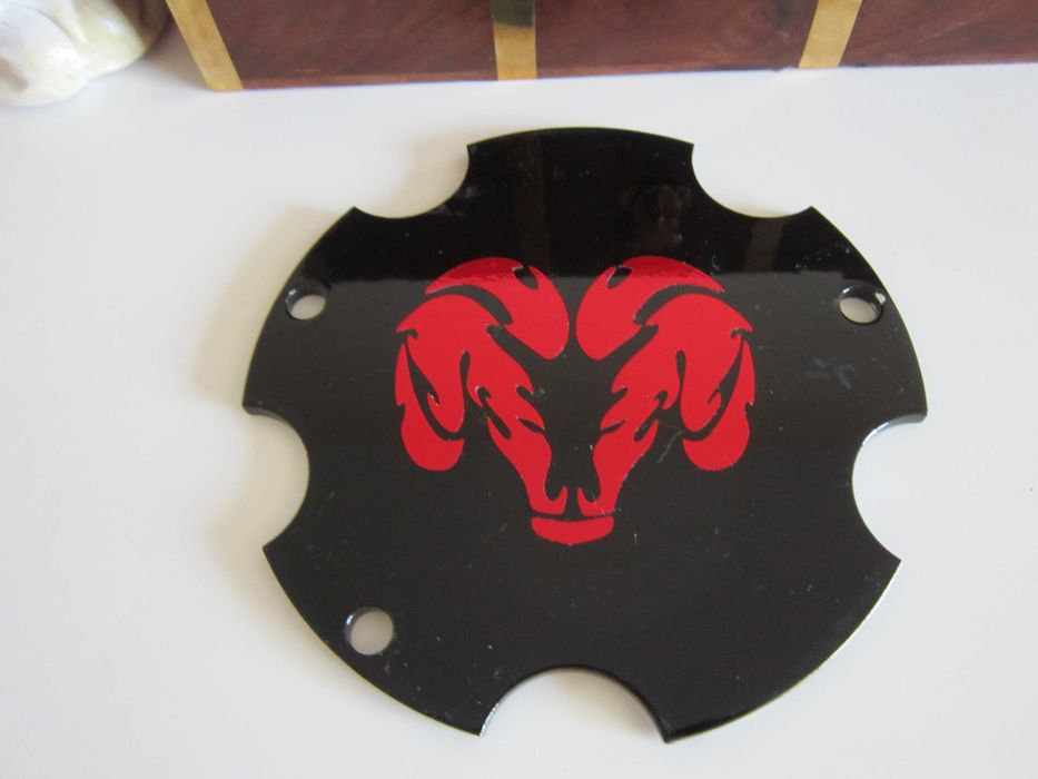Emblema auto logo Dodge metalic Cap Berbec alb/negru si rosu/negru