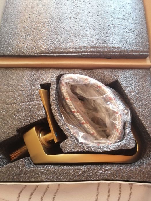 Смесител за баня-цвят злато