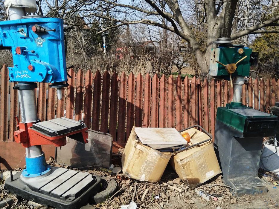 Mașina de găurit cu coloana 700 kg