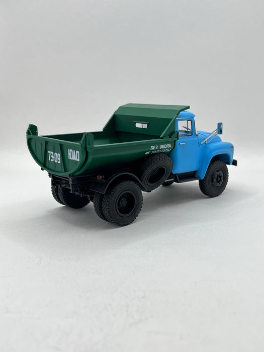 Модель ЗИЛ-130-ММЗ-555 Масштаб 1/35