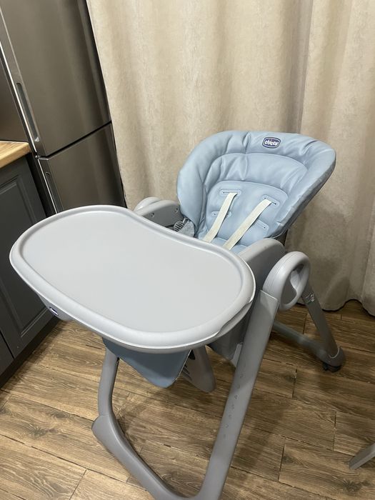 Стульчик для кормления Chicco.