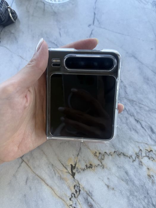 Huawei pura x красный