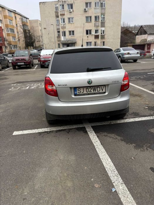 Vand Skoda fabia 1.2 benzina sau accept unele variante cu auto.