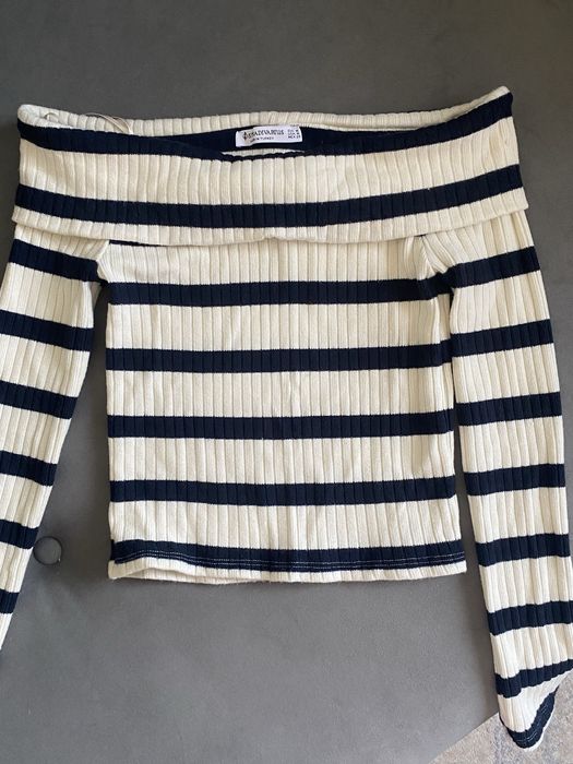 Кофта с открытыми плечами Stradivarius