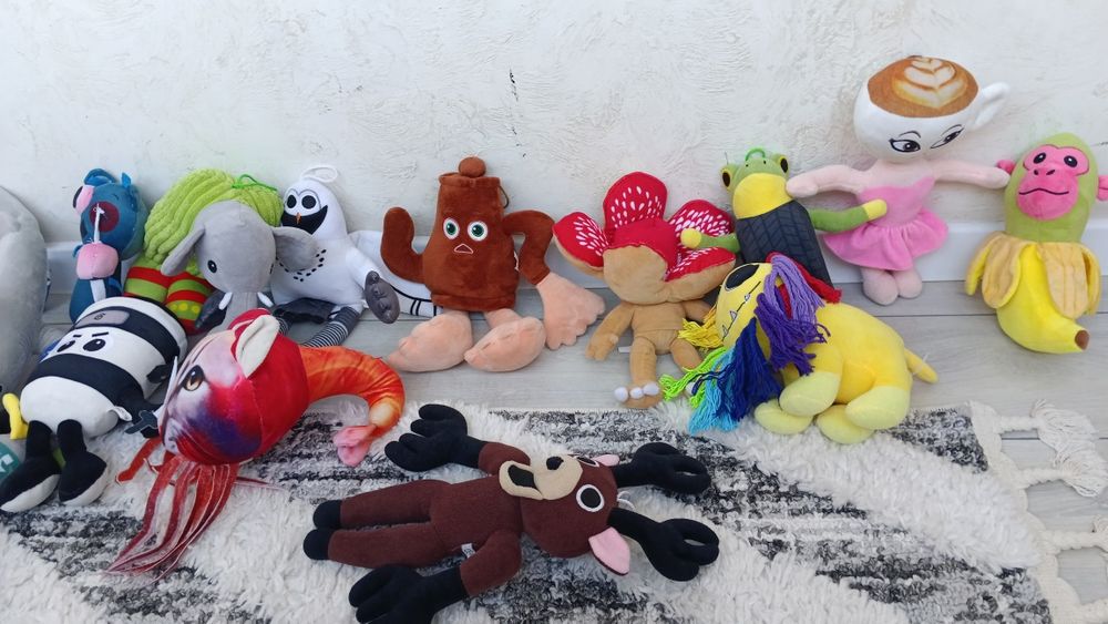 Продаю игрушки 32 штук