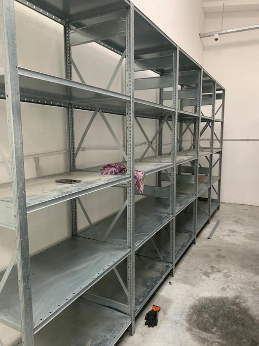 Rafturi metalice pentru marfa ușoară