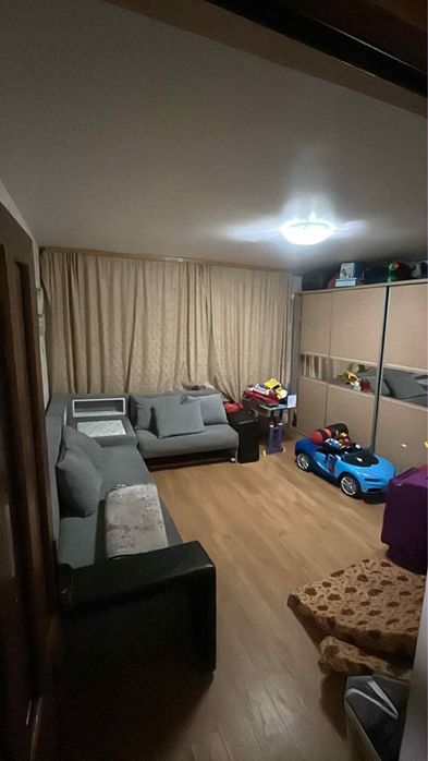 Vand apartament doua camere