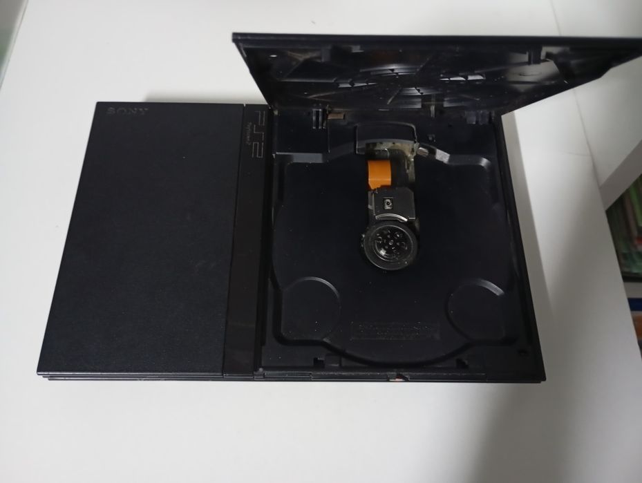 Playstation 2, в хорошем состаяние рабочая.