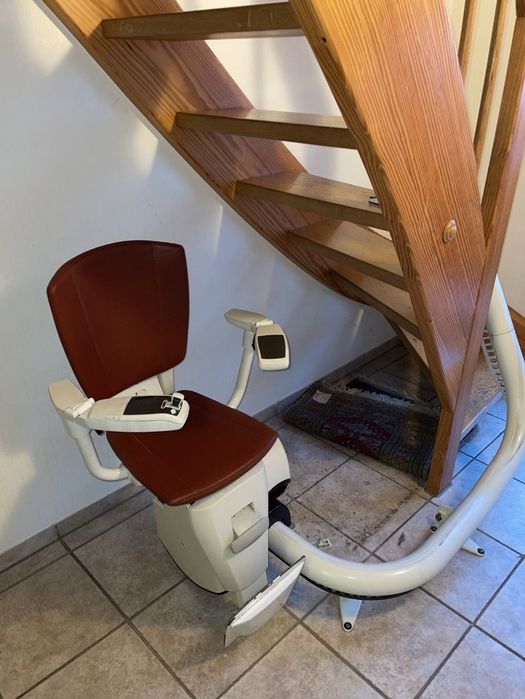 Scaun lift persoane cu dizabilitati