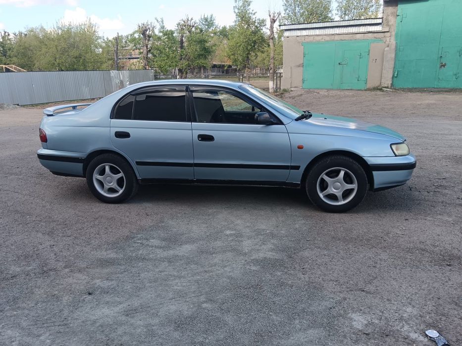 Автомобиль Toyota Carina E