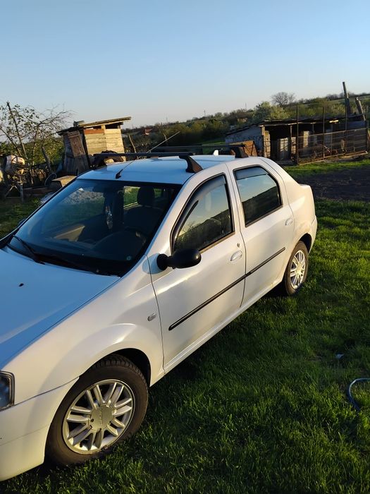 Vând Dacia Logan