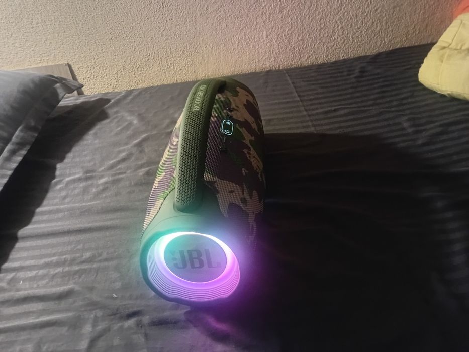 Oferta Speciala. Boxa JBL 40 W . Jocuri de lumini .