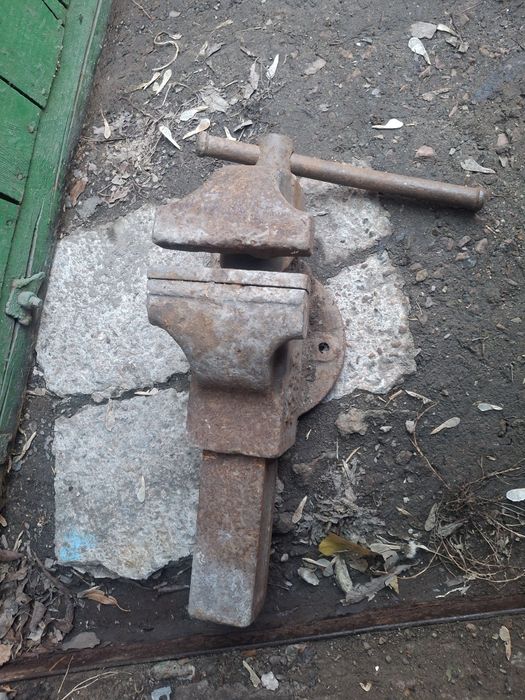 Продам тиски  1 губка