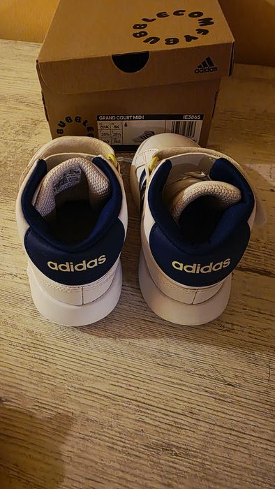 Incaltaminte adidas 25