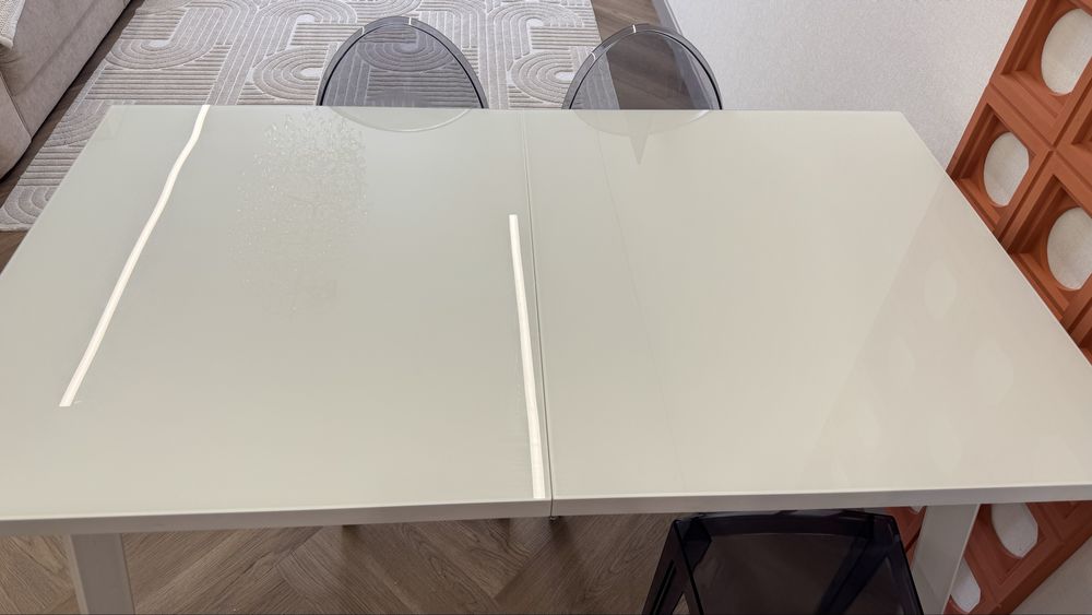 Стол стеклянный кухонный