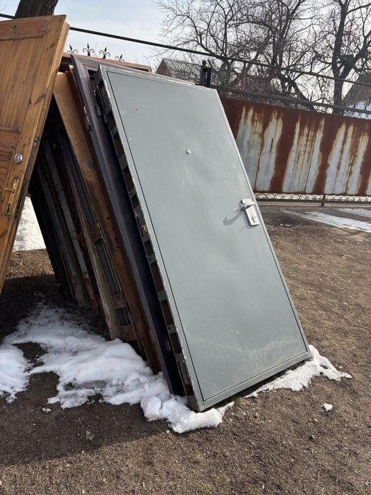 Продам входные железные двери