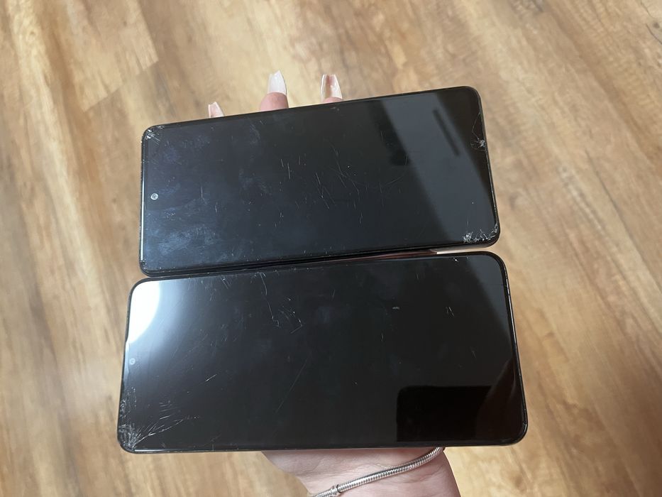Два телефона Samsung A54 и TCL A1