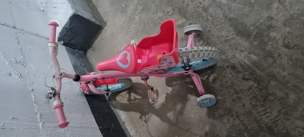 Bicicleta copii cu roți ajutătoare,  scăunel păpușică în spate,  claxon , roți 14" inch, prima utilizare  ,400 Lei