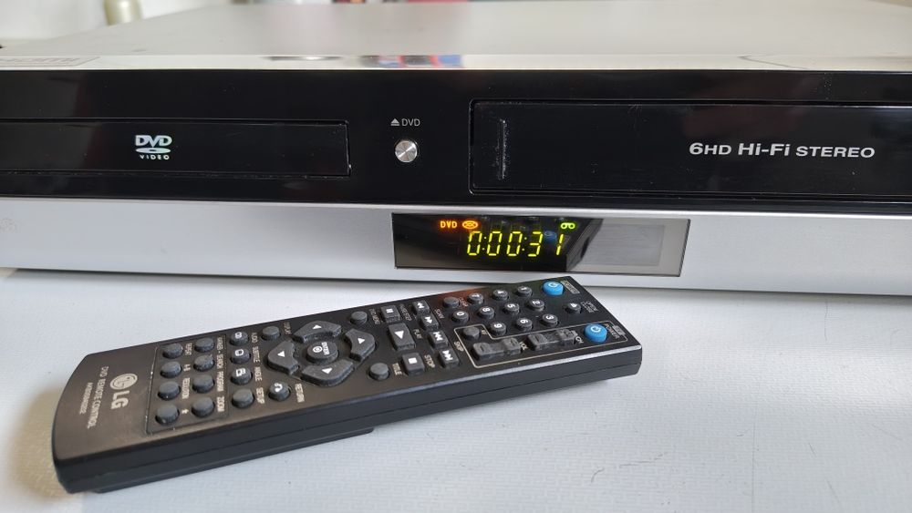 Combo LG video VHS și DVD cu HDMI