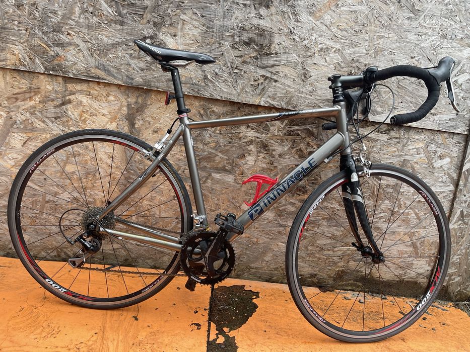 Bicicleta cursiera pinnacle furca de carbon roti 28” shimano 105