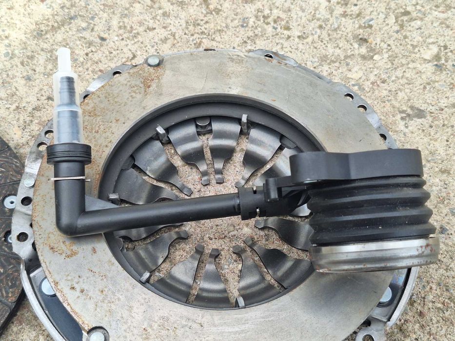 Комплект Съединител Нов Dacia Duster 1,5 dci 110 к.с  2008-2013 Година