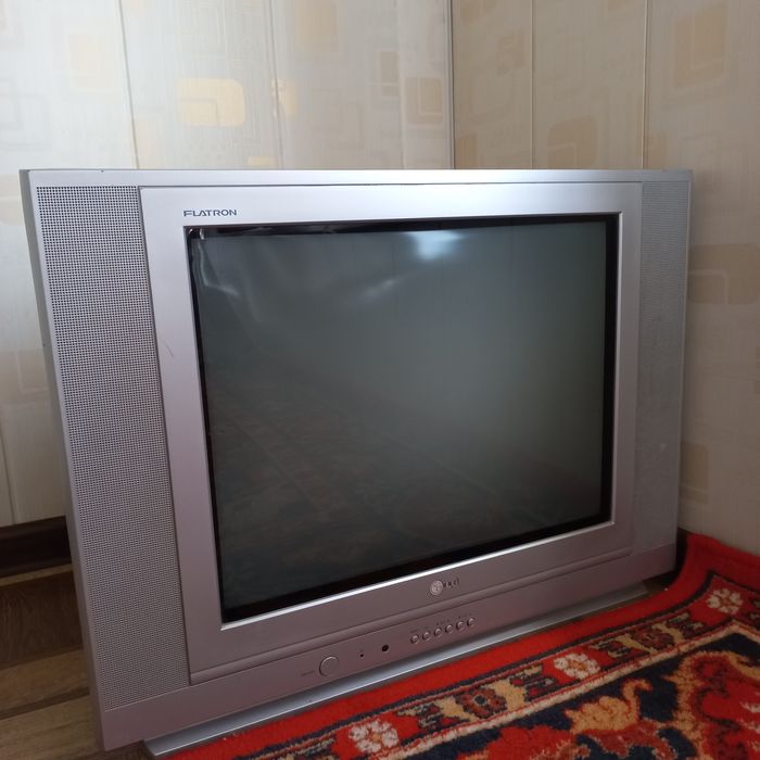 Televizor LG Rangi kulrang faqat ekrani ko'rsatmay qolgan