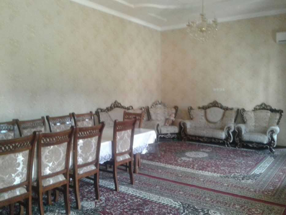 Eshonguzar hovli sotiladi