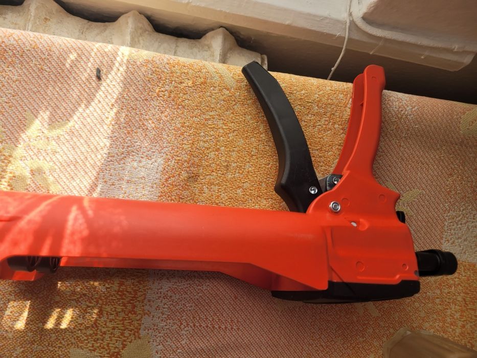 Пистолет для клей- герметика