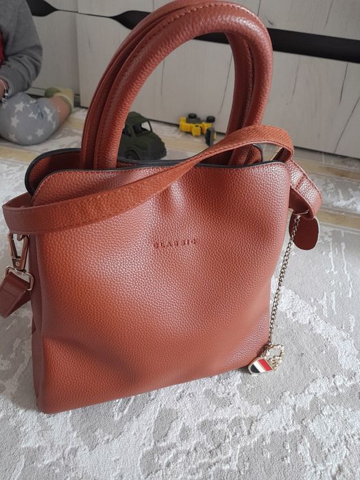 Продам женские сумки 2500т