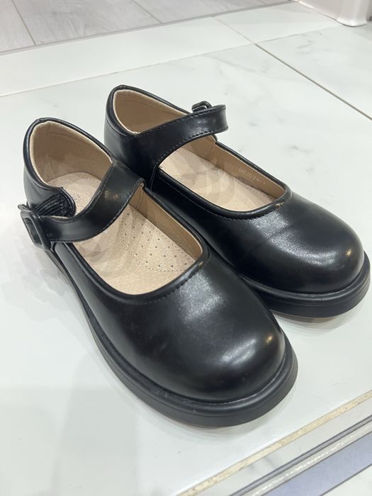 Продам туфли на девочку